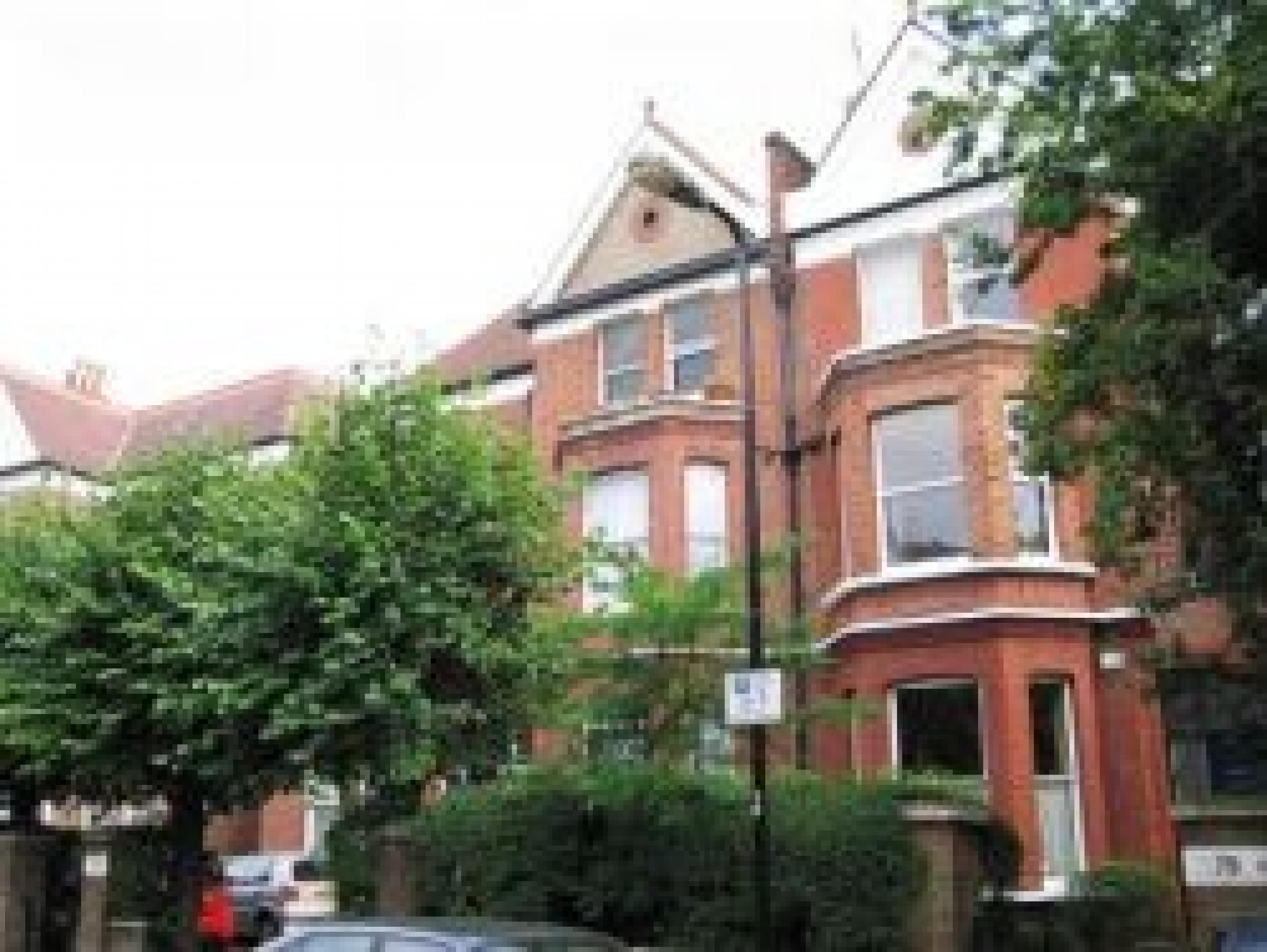 			3 Bedroom, 1 bath, 1 reception Flat			 Canfield Gdns, WEST HAMPSTEAD NW6