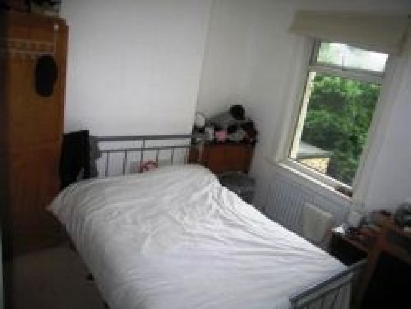 			2 Bedroom, 1 bath, 1 reception Flat			 Waldo Rd, KENSAL GREEN NW10