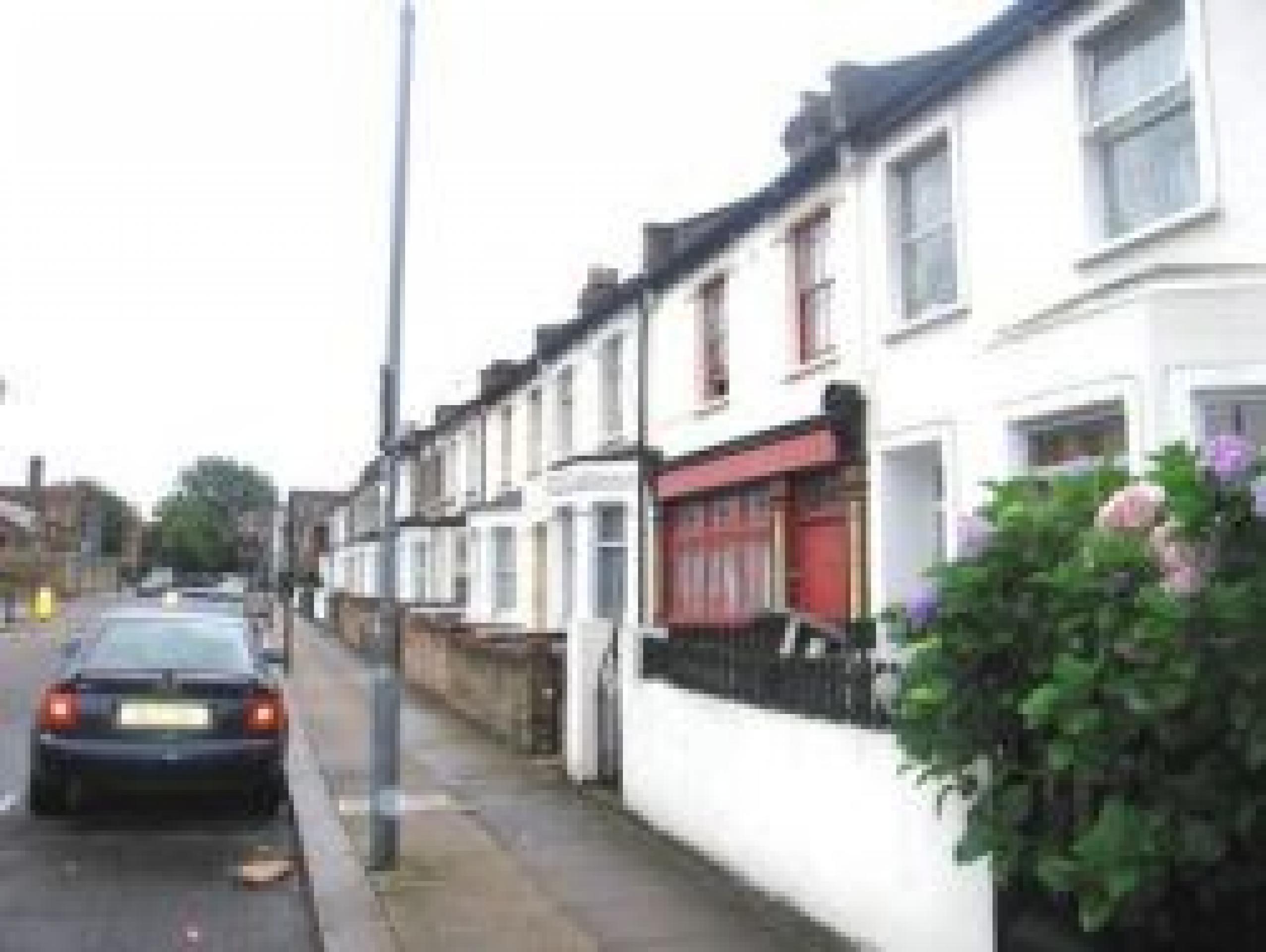 			2 Bedroom, 1 bath, 1 reception Flat			 Waldo Rd, KENSAL GREEN NW10 NW10