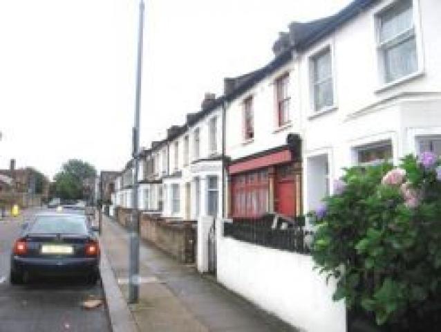 			2 Bedroom, 1 bath, 1 reception Flat			 Waldo Rd, KENSAL GREEN NW10