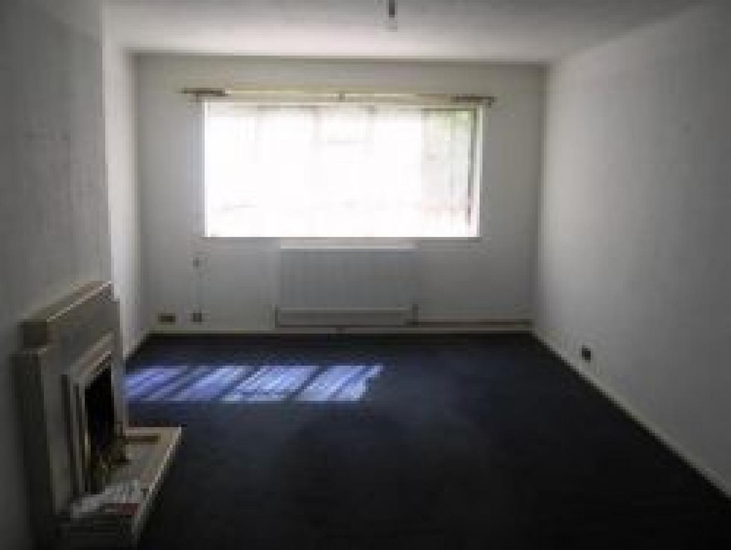 			2 Bedroom, 1 bath, 1 reception Flat			 Elmhurst Crescent, EAST FINCHLEY N2