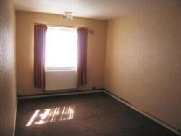			2 Bedroom, 1 bath, 1 reception Flat			 Elmhurst Crescent, EAST FINCHLEY N2