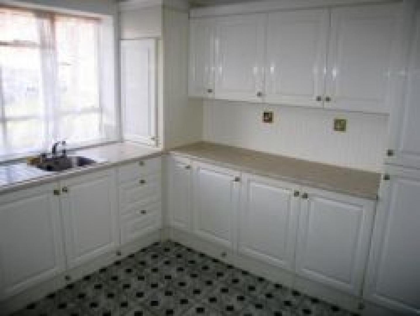 			2 Bedroom, 1 bath, 1 reception Flat			 Elmhurst Crescent, EAST FINCHLEY N2