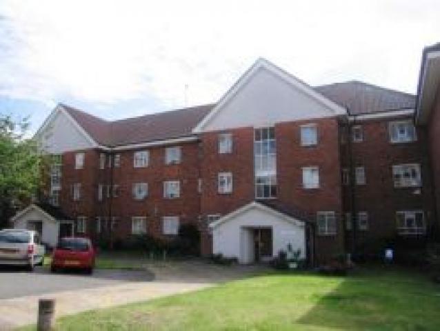 			2 Bedroom, 1 bath, 1 reception Flat			 Elmhurst Crescent, EAST FINCHLEY N2