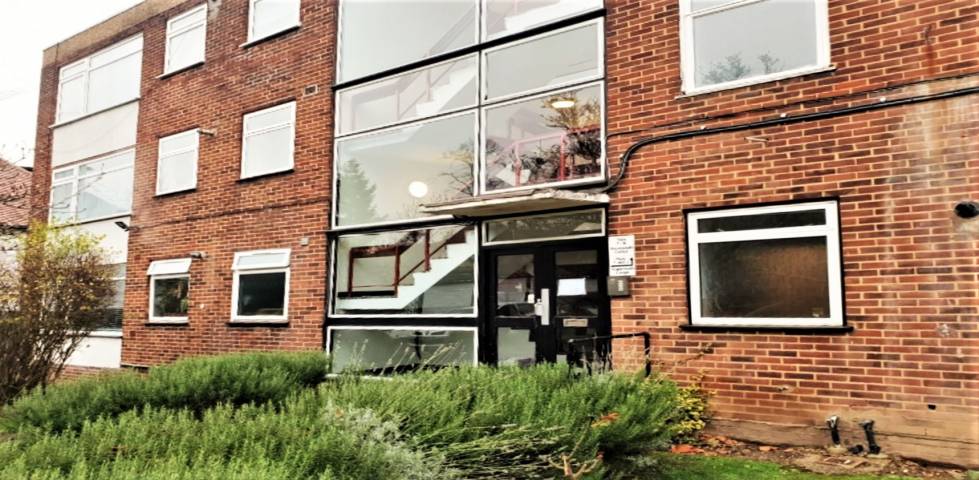 			2 Bedroom, 1 bath, 1 reception Flat			 Teignmouth Road, MAPESBURY CONSERVATION AREA