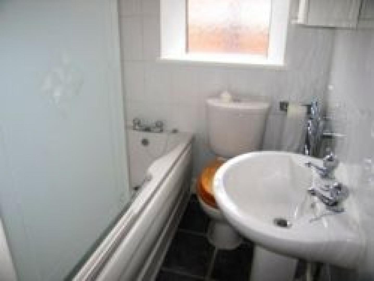 			NEW INSTRUCTION, 3 Bedroom, 1 bath, 1 reception Flat			 Crescent Rd, FINCHLEY CENTRAL