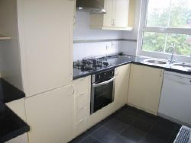 			NEW INSTRUCTION, 3 Bedroom, 1 bath, 1 reception Flat			 Crescent Rd, FINCHLEY CENTRAL