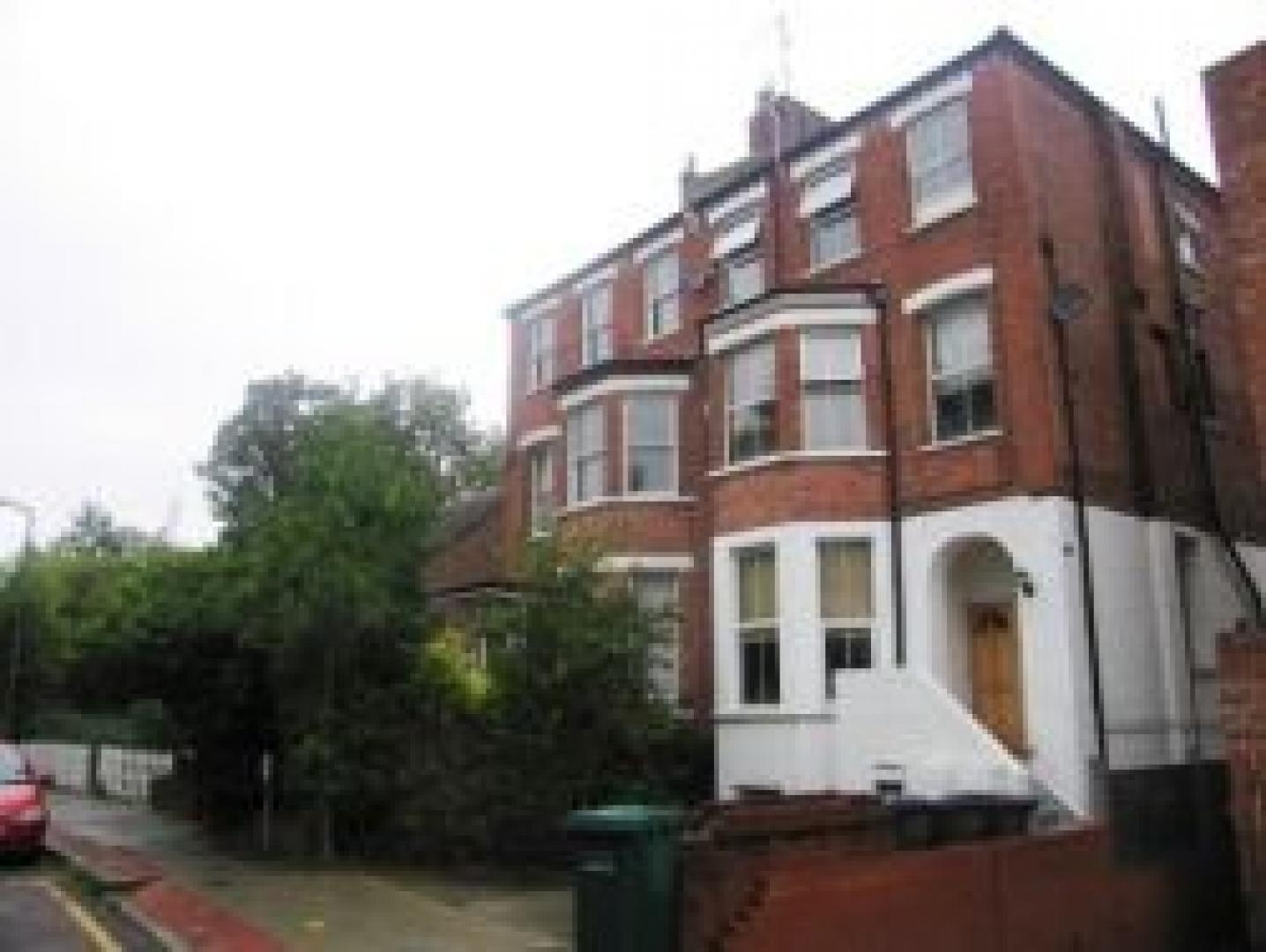 			NEW INSTRUCTION, 3 Bedroom, 1 bath, 1 reception Flat			 Crescent Rd, FINCHLEY CENTRAL