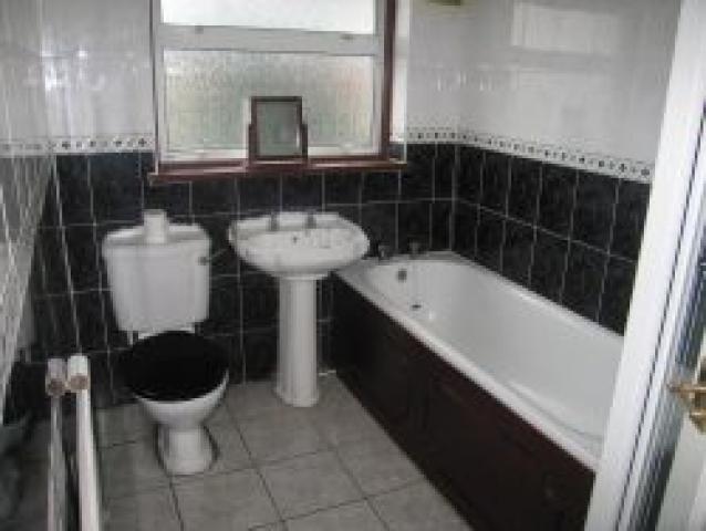 			NEW INSTRUCTION, 3 Bedroom, 1 bath, 1 reception Flat			 Review Rd, NEASDEN