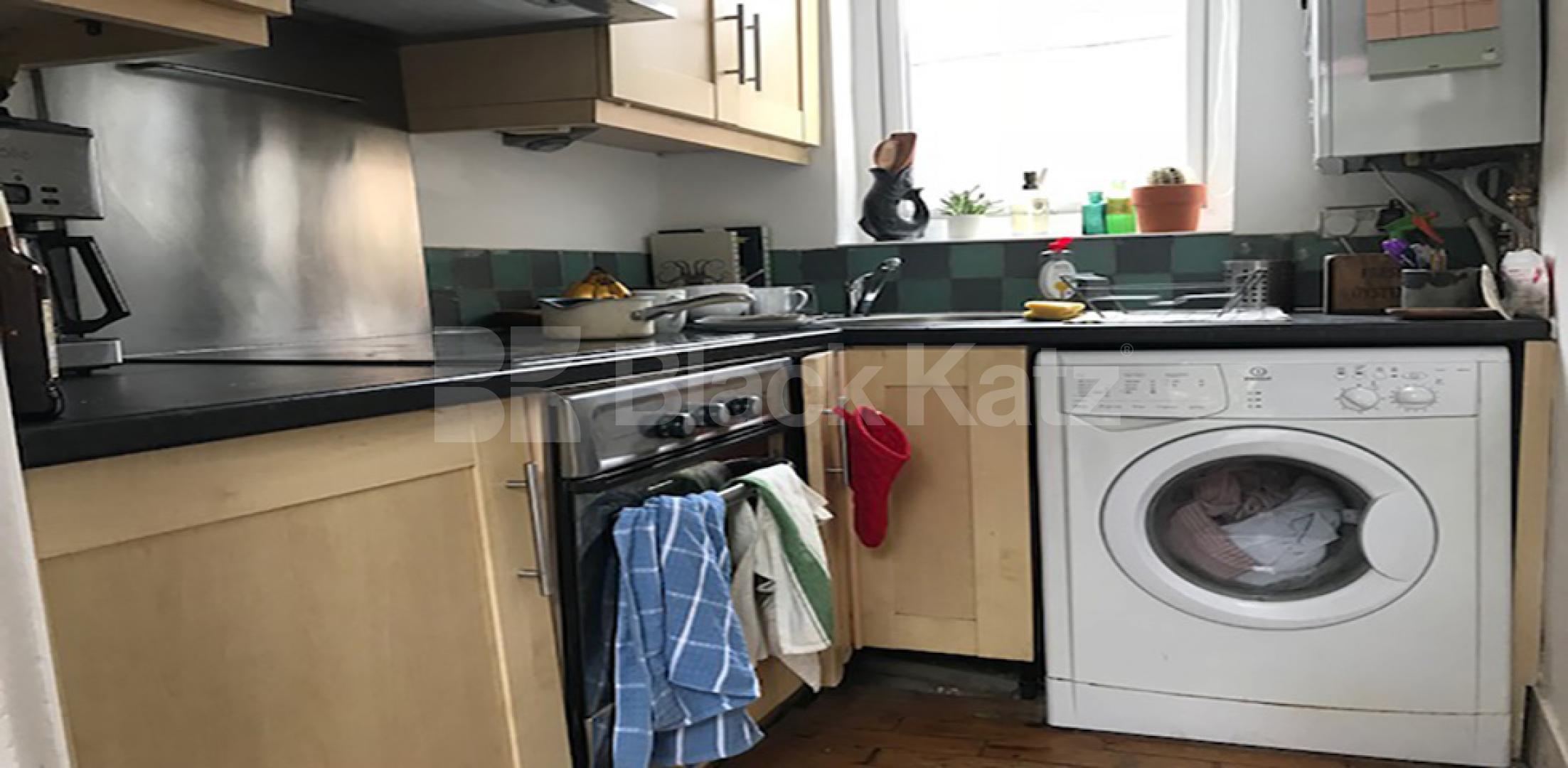 			Studio Apartment, 1 bath, 1 reception Flat			 Weston Park, CROUCH END N8
