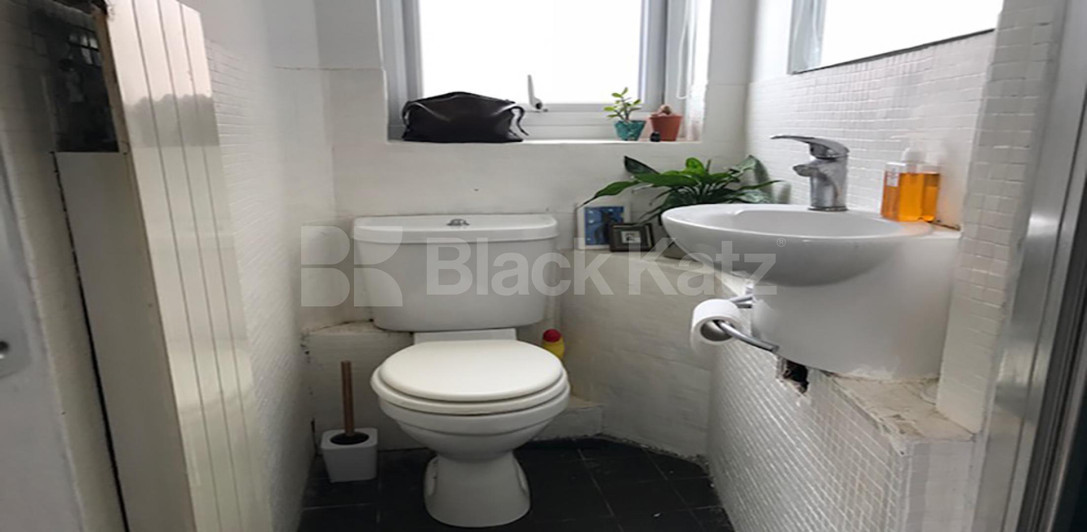 			Studio Apartment, 1 bath, 1 reception Flat			 Weston Park, CROUCH END N8