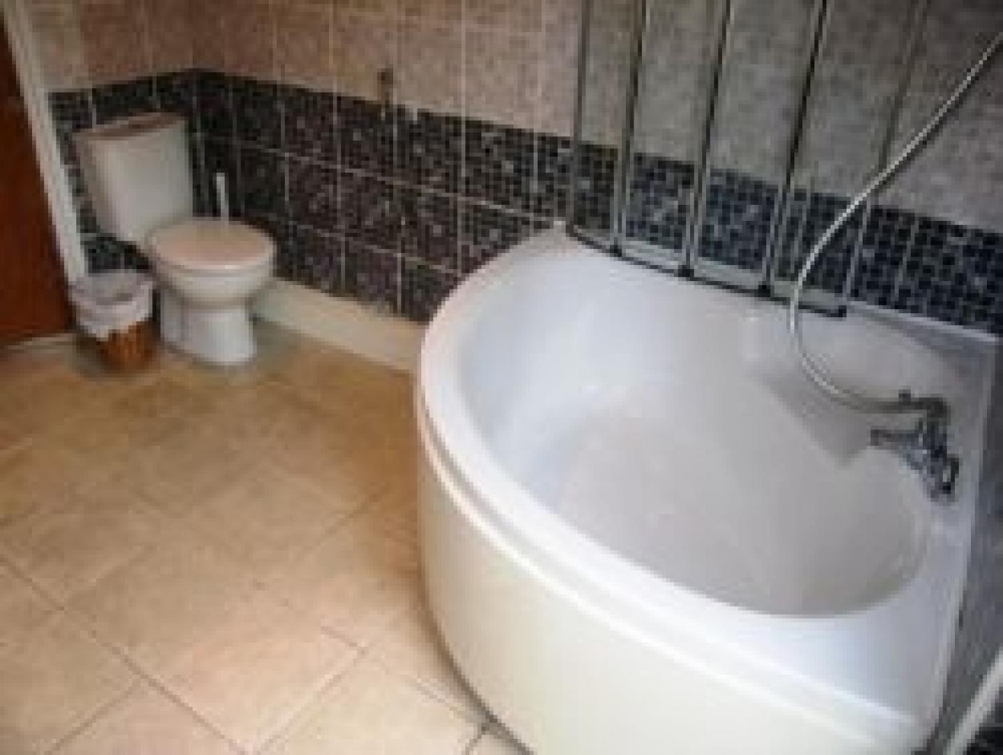 			NEW INSTRUCTION, 2 Bedroom, 1 bath, 1 reception Flat			 Portobello Rd, LADBROKE GROVE