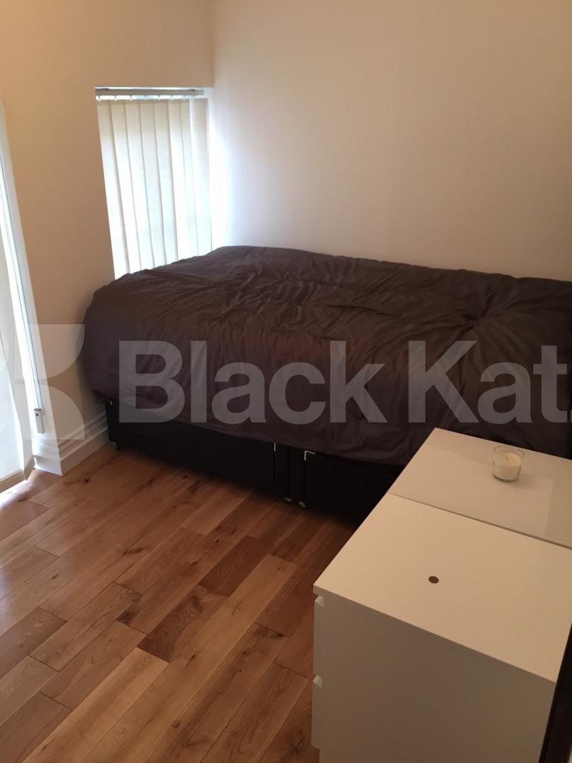 			New Instruction, 2 Bedroom, 1 bath, 1 reception Flat			 Boleyn Road, DALSTON N16