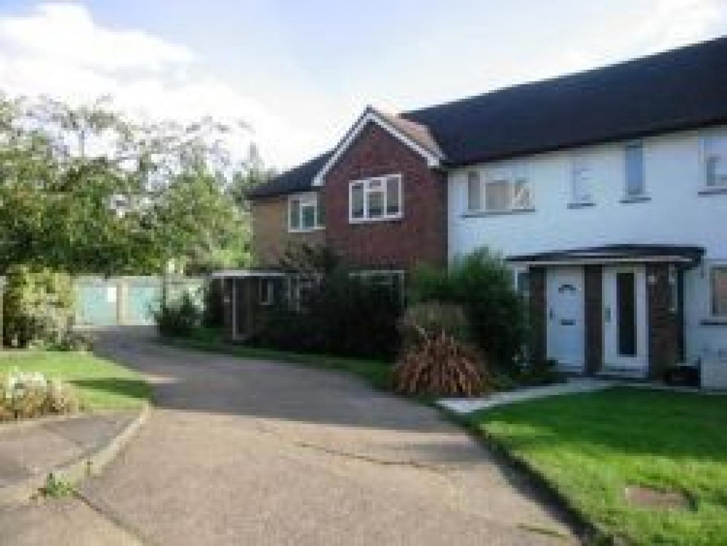 			2 Bedroom, 1 bath, 1 reception Flat			 Cromwell Close, EAST FINCHLEY N2