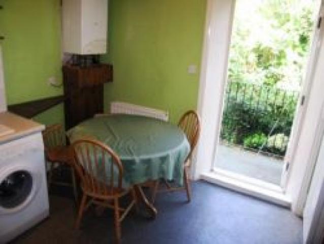 			4 Bedroom, 1 bath, 1 reception Flat			 Constantine Road, HAMPSTEAD HEATH NW3