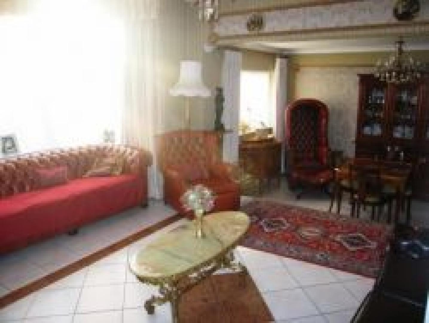 			5 Bedroom, 1 bath, 1 reception Flat			 Chelmsford Square, KENSAL GREEN NW10