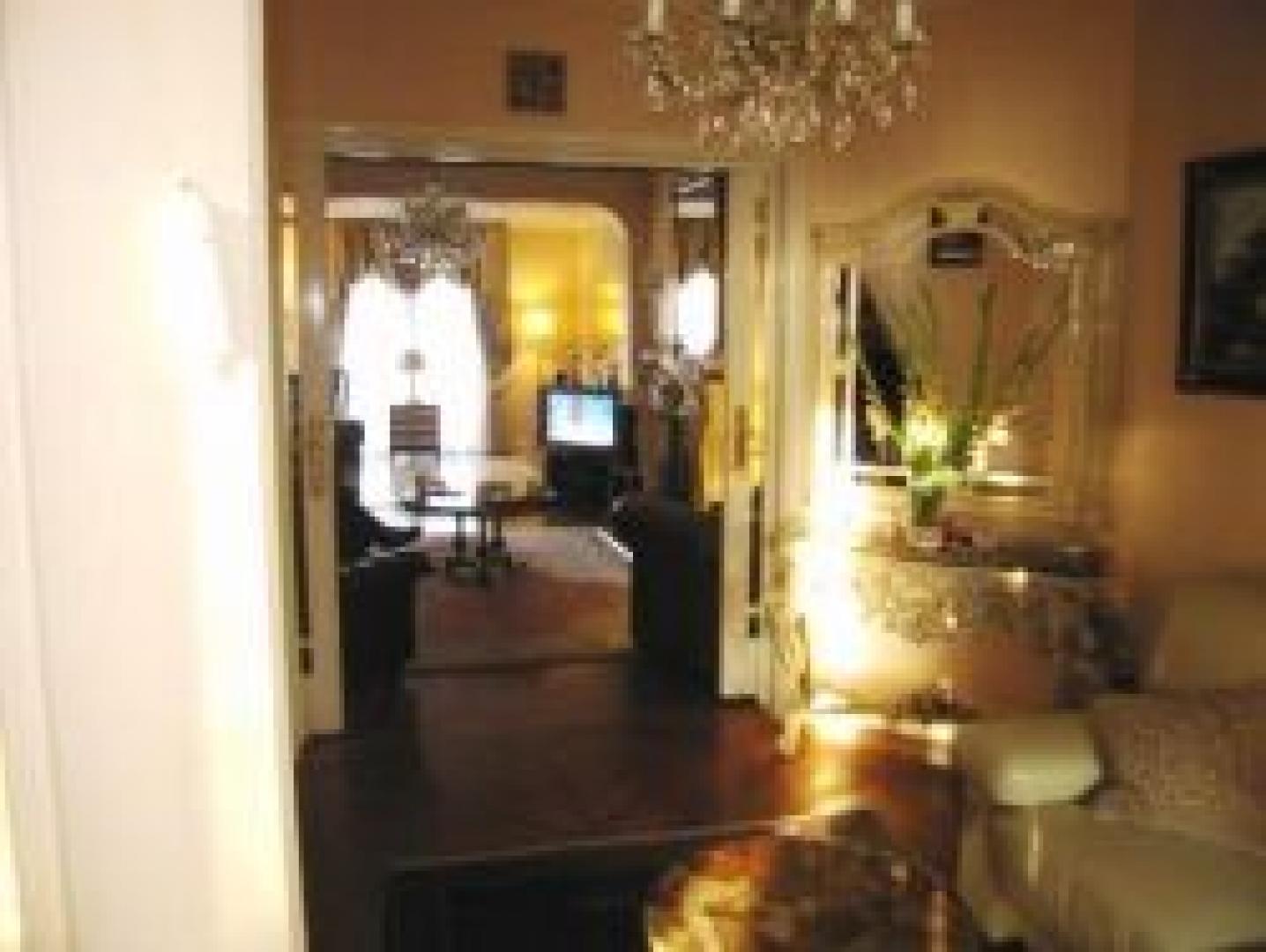 			5 Bedroom, 1 bath, 1 reception Flat			 Chelmsford Square, KENSAL GREEN NW10