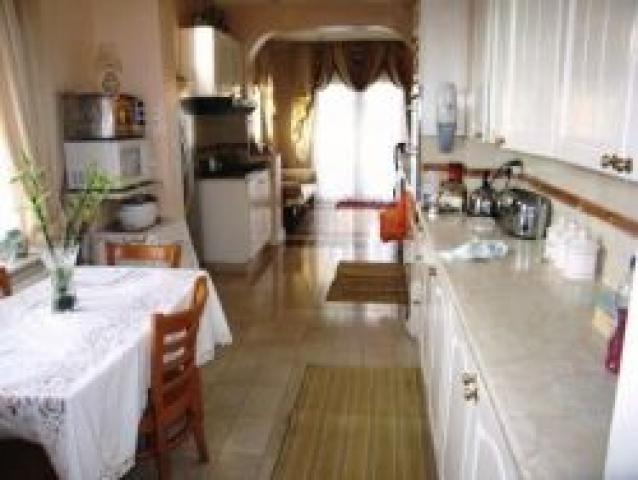 			5 Bedroom, 1 bath, 1 reception Flat			 Chelmsford Square, KENSAL GREEN NW10