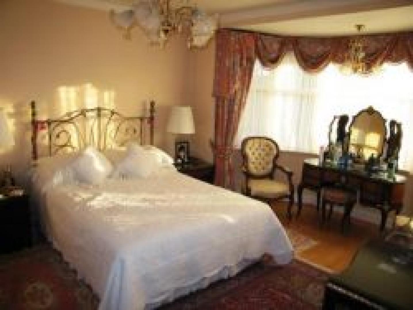 			5 Bedroom, 1 bath, 1 reception Flat			 Chelmsford Square, KENSAL GREEN NW10