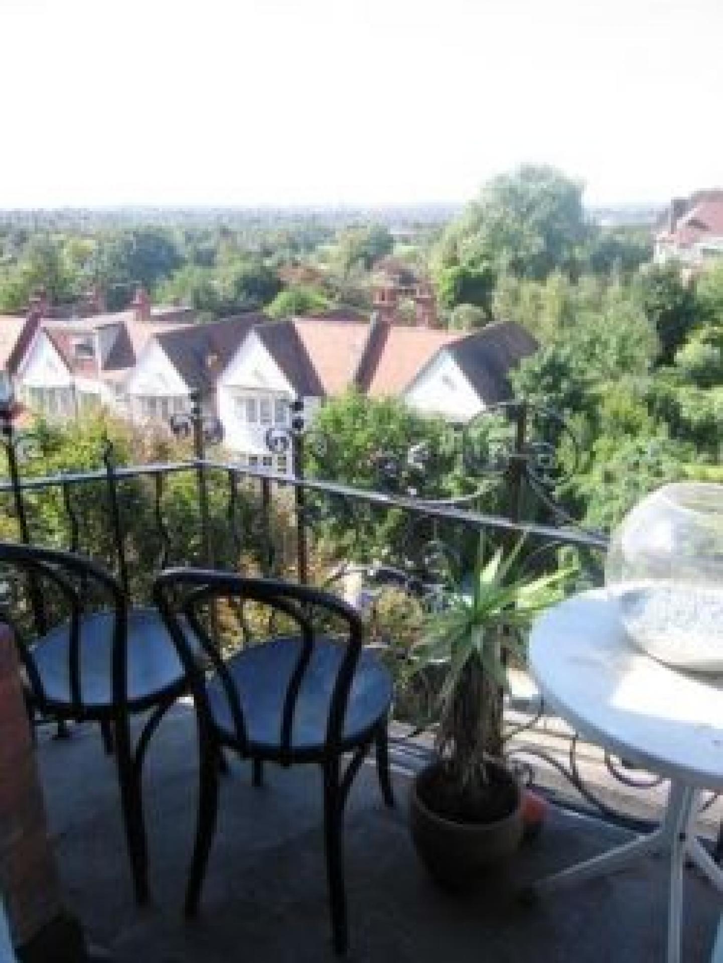 			1 Bedroom, 1 bath, 1 reception Flat			 Fortune Green Road, WEST HAMPSTEAD NW6 NW6