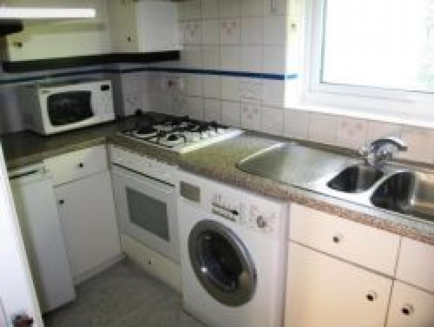 			3 Bedroom, 1 bath, 1 reception Flat			 North End Road, GOLDERS GREEN