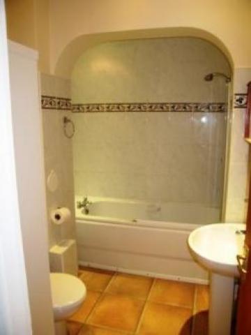 			3 Bedroom, 1 bath, 1 reception Flat			 North End Road, GOLDERS GREEN