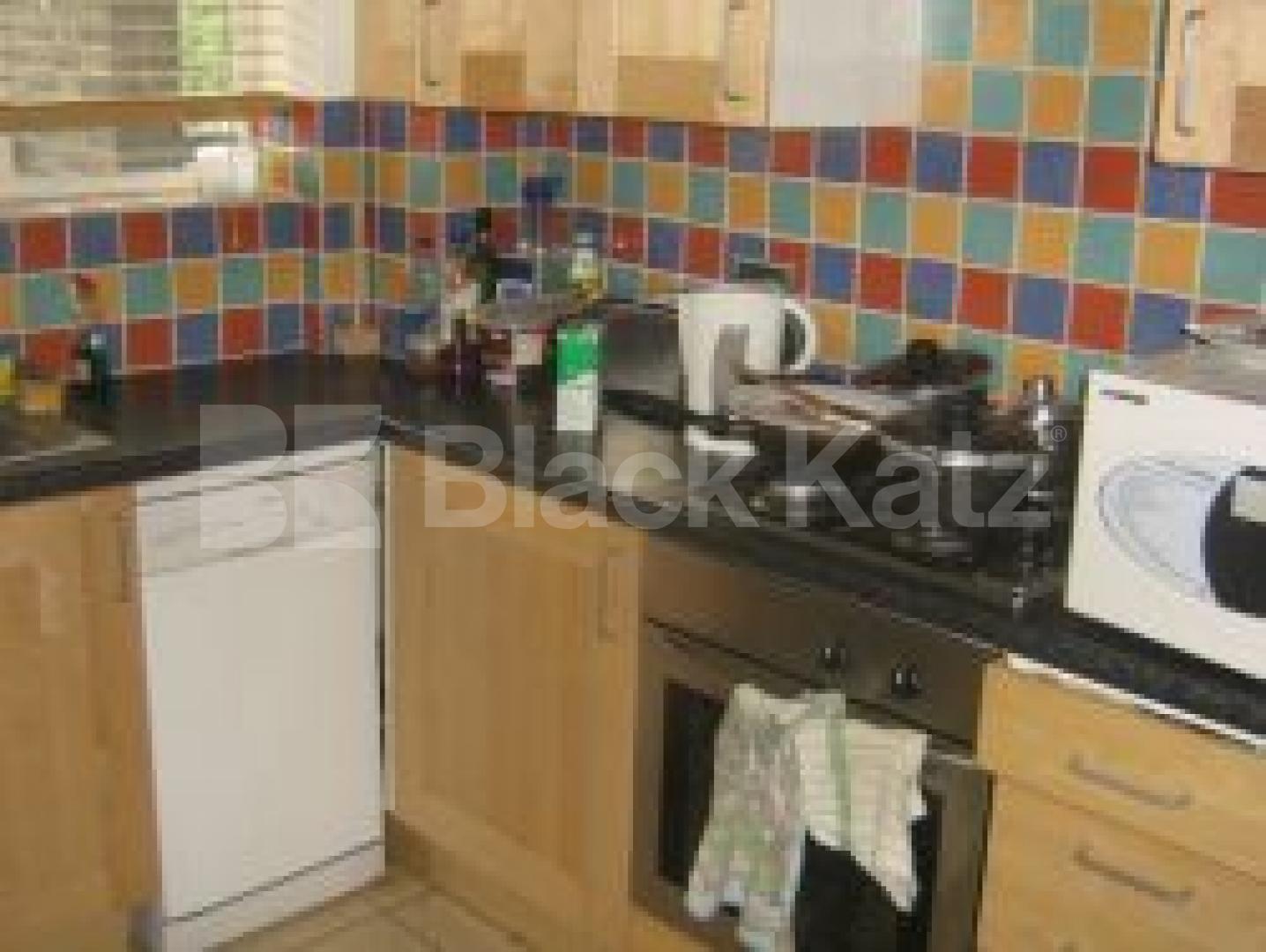 			NEW INSTRUCTION , 4 Bedroom, 1 bath, 1 reception Flat			 Lime Grove, Shepherds Bush