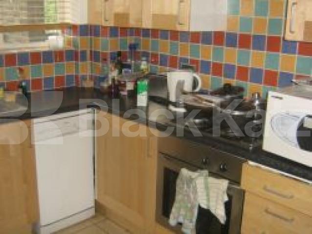 			NEW INSTRUCTION , 4 Bedroom, 1 bath, 1 reception Flat			 Lime Grove, Shepherds Bush