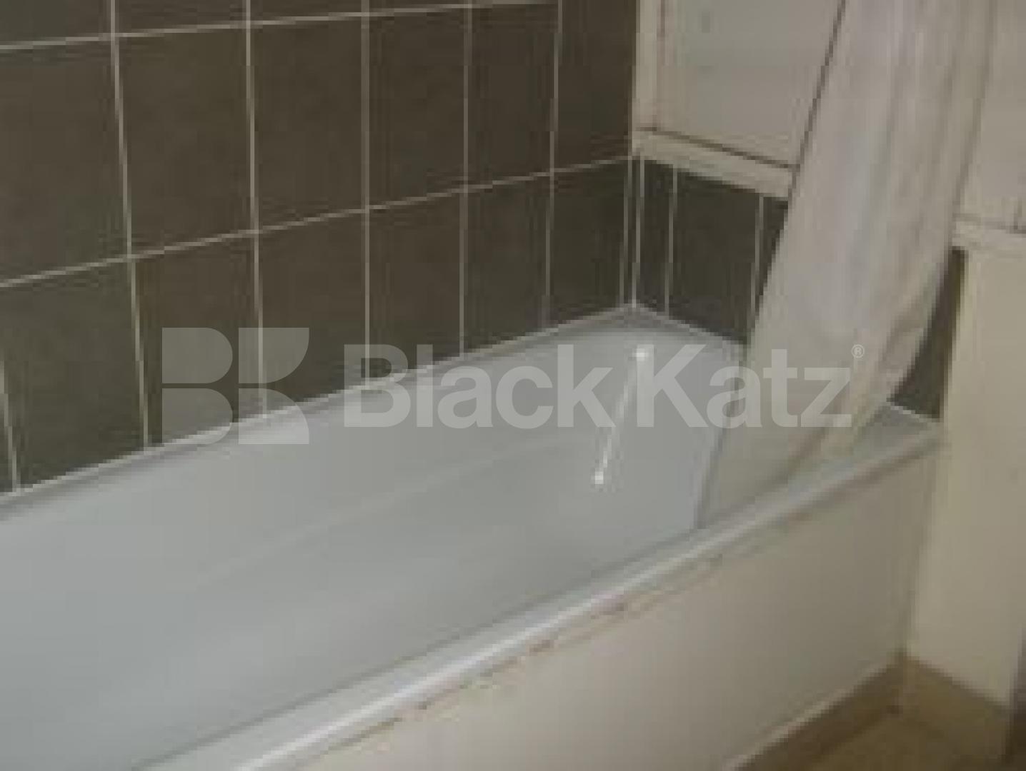 			NEW INSTRUCTION , 4 Bedroom, 1 bath, 1 reception Flat			 Lime Grove, Shepherds Bush