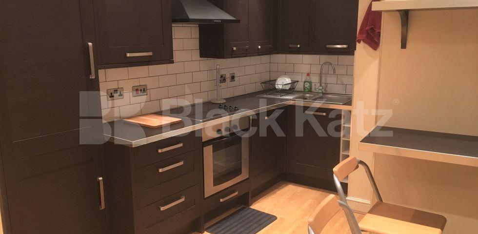 			2 Bedroom, 1 bath, 1 reception Ground Floor Maisonette			 Kingsland Road, HAGGERSTON-DALSTON-SHOREDITCH