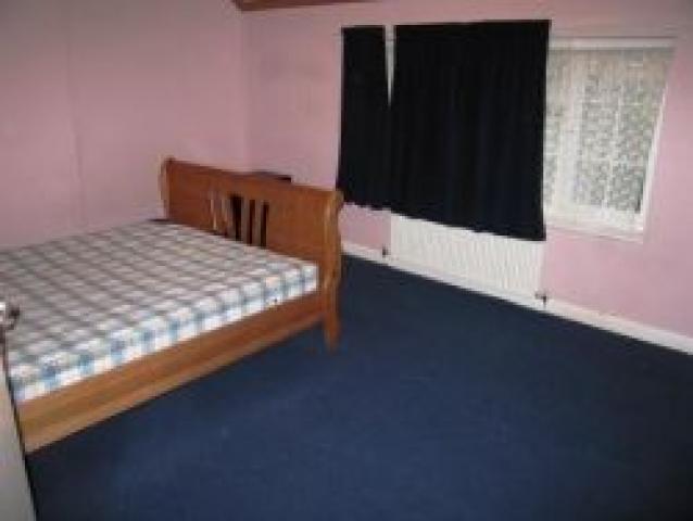 			3 Bedroom, 1 bath, 1 reception Flat			 Attewood Ave, NEASDEN NW10