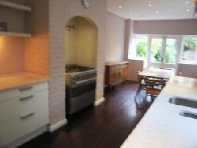 			4 Bedroom, 1 bath, 1 reception Flat			 Summerfield Ave, QUEENS PARK NW6