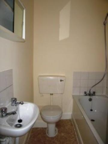 			2 Bedroom, 1 bath, 1 reception Flat			 Brownlow Road, WILLESDEN NW10