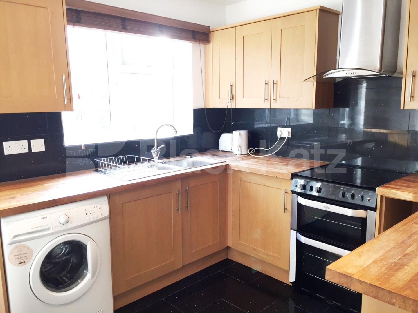 			NEW INSTRUCTION, 5 Bedroom, 1 bath, 1 reception House			 Hoylake Road, East Acton