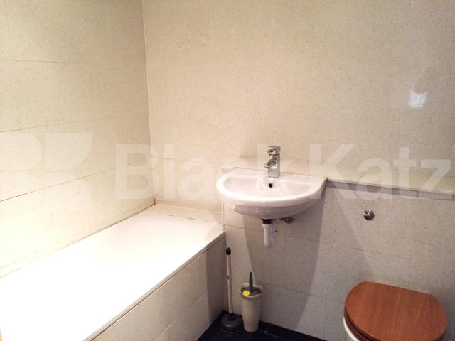 			NEW INSTRUCTION, 5 Bedroom, 1 bath, 1 reception House			 Hoylake Road, East Acton