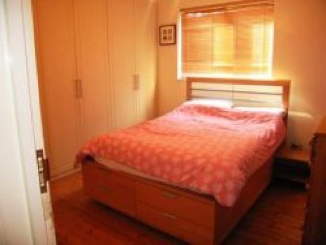 			2 Bedroom, 1 bath, 1 reception Flat			 Holden Ave, NORTH FINCHLEY N12