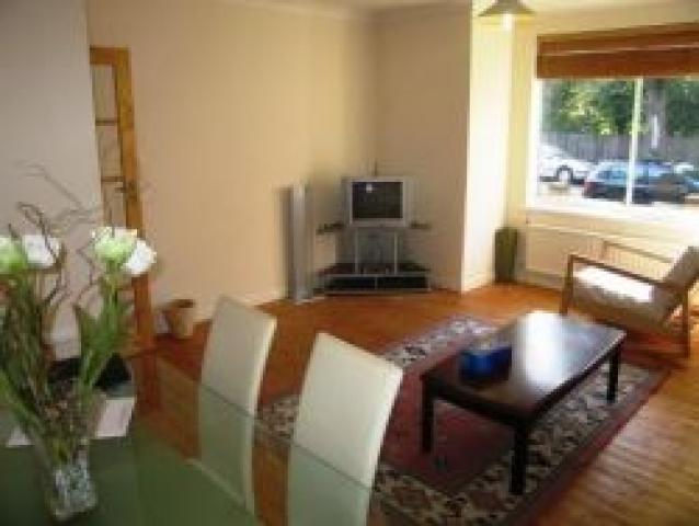 			2 Bedroom, 1 bath, 1 reception Flat			 Holden Ave, NORTH FINCHLEY N12