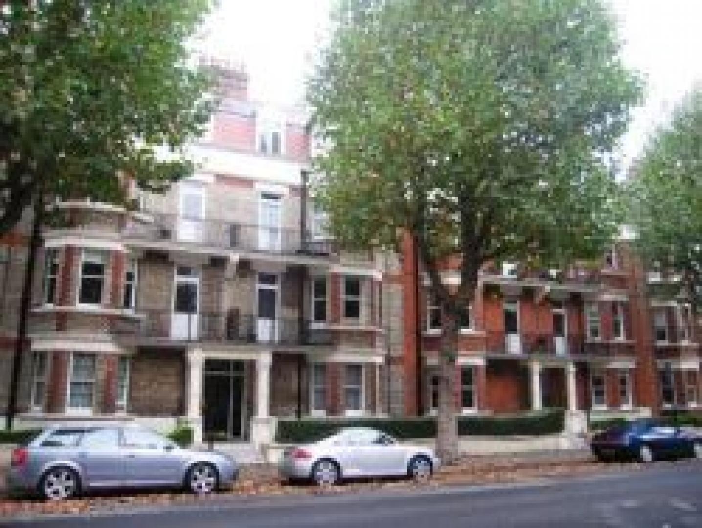 			3 Bedroom, 1 bath, 1 reception Flat			 Castellain Mansions, MAIDA VALE W9