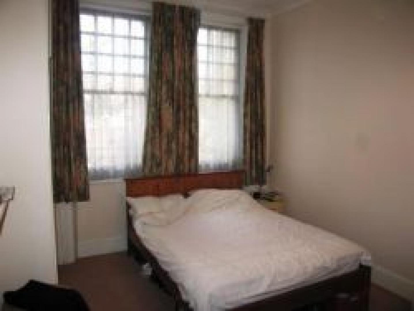 			2 Bedroom, 1 bath, 1 reception House			 Broadhurst Gardens, WEST HAMPSTEAD NW6