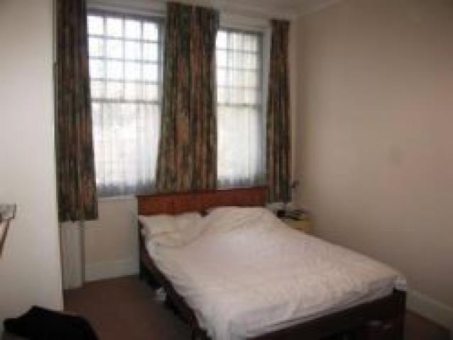 			2 Bedroom, 1 bath, 1 reception House			 Broadhurst Gardens, WEST HAMPSTEAD NW6