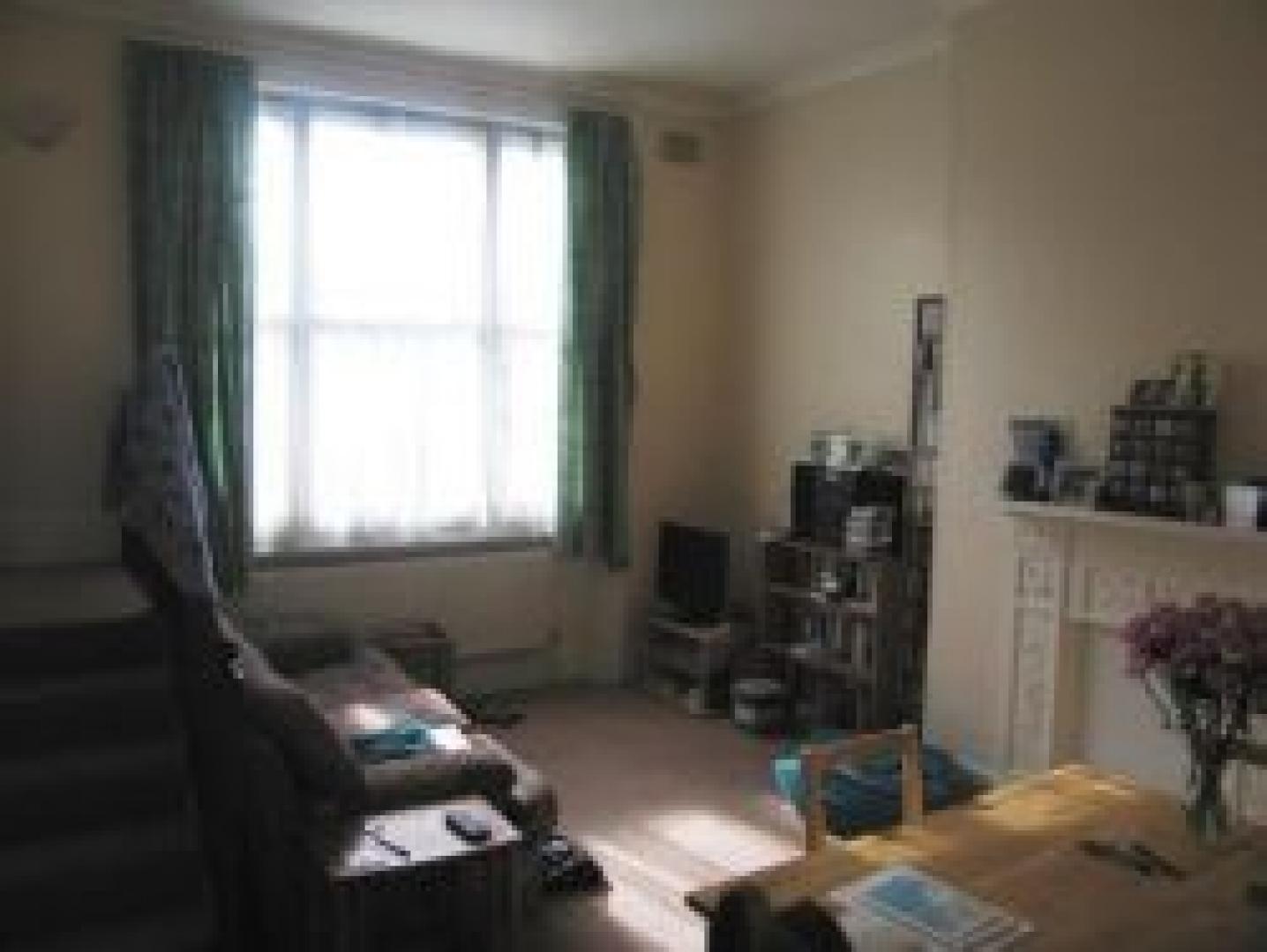 			2 Bedroom, 1 bath, 1 reception House			 Broadhurst Gardens, WEST HAMPSTEAD NW6