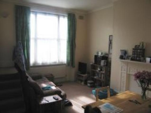 			2 Bedroom, 1 bath, 1 reception House			 Broadhurst Gardens, WEST HAMPSTEAD NW6