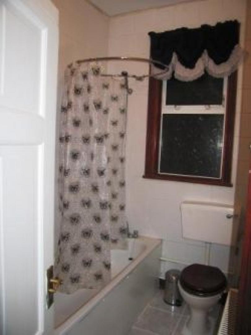 			INCLUDES COUNCIL TAX, 2 Bedroom, 1 bath, 1 reception Flat			 Lushington Road, KENSAL GREEN NW10