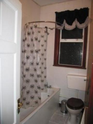 			INCLUDES COUNCIL TAX, 2 Bedroom, 1 bath, 1 reception Flat			 Lushington Road, KENSAL GREEN NW10