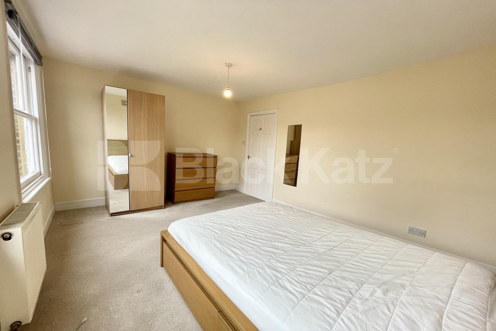 Georgian house,two bathrooms, charming patio garden & highly desirable address  Henshaw Street, Elephant and Castle/Borough