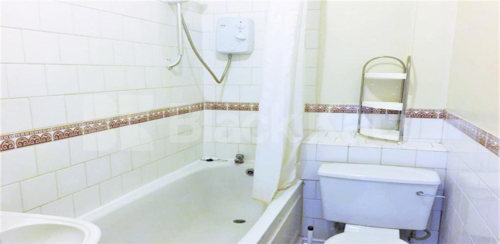 			Studio Apartment, 1 bath, 1 reception Flat			 Trebovir Road, EARLS COURT