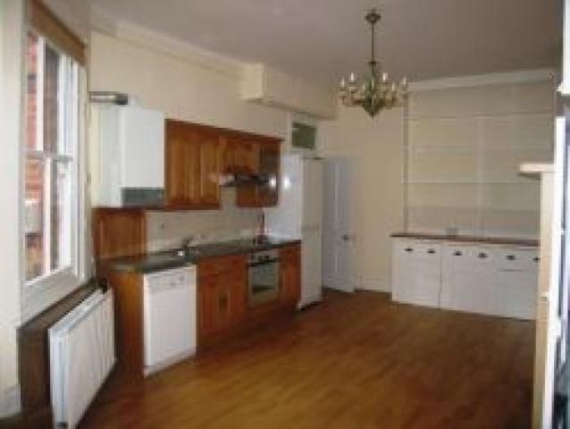 			4 Bedroom, 1 bath, 1 reception Flat			 Fairhazel Gardens, WEST HAMPSTEAD