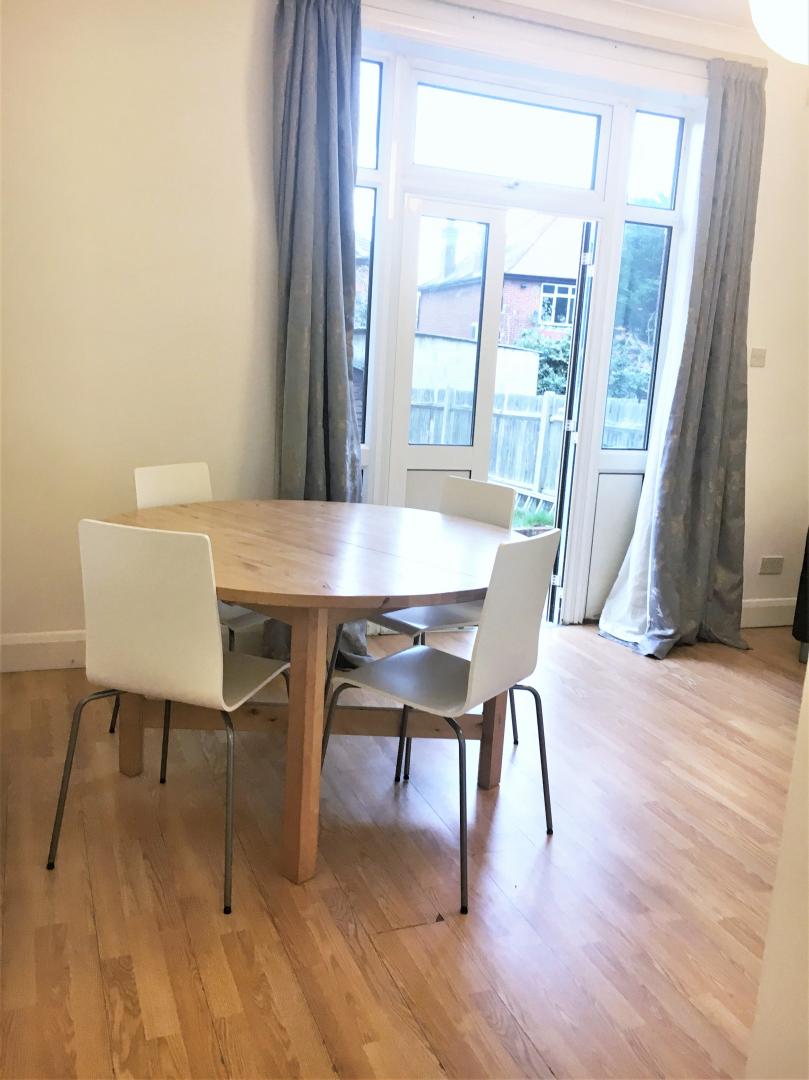 			PRIVATE GARDEN, 3 Bedroom, 1 bath, 1 reception Flat			 Melrose Avenue, Willesden Green