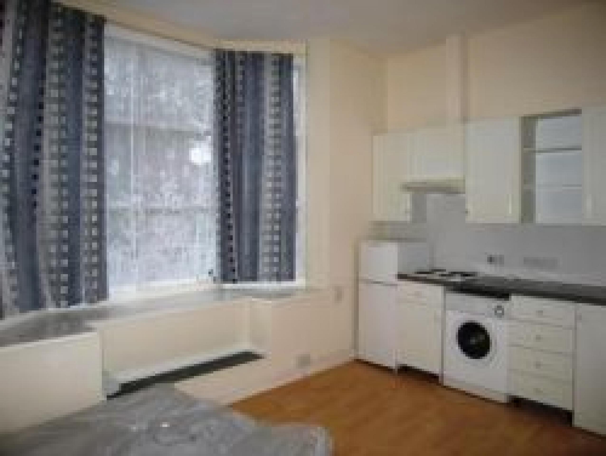 			Studio Apartment, 1 bath, 1 reception Flat			 Cricklewood Broadway, CRICKLEWOOD NW2 NW2