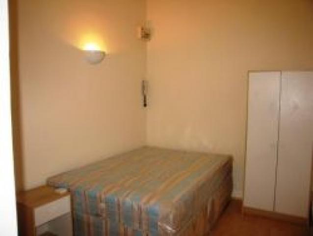 			Studio Apartment, 1 bath, 1 reception Flat			 Cricklewood Broadway, CRICKLEWOOD NW2